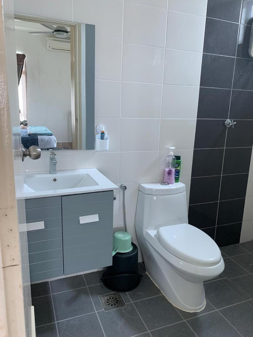 Risqi Apartment 2 Bedroom Wakaf Che Yeh Kota Bahru Bilik gambar